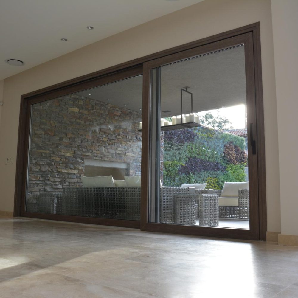 Obras Particulares 50 Abertura de PVC foil Grey Oak para vivienda
