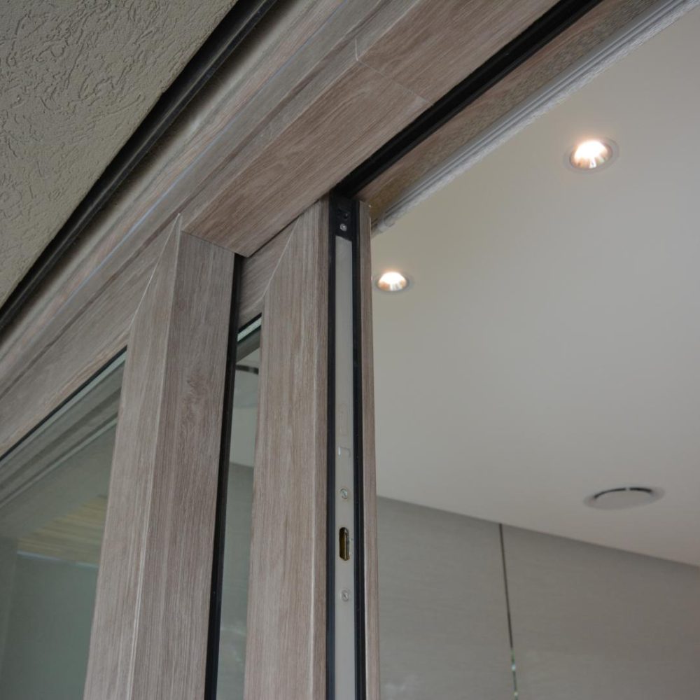 Obras Particulares 45 Abertura de PVC color Grey Oak