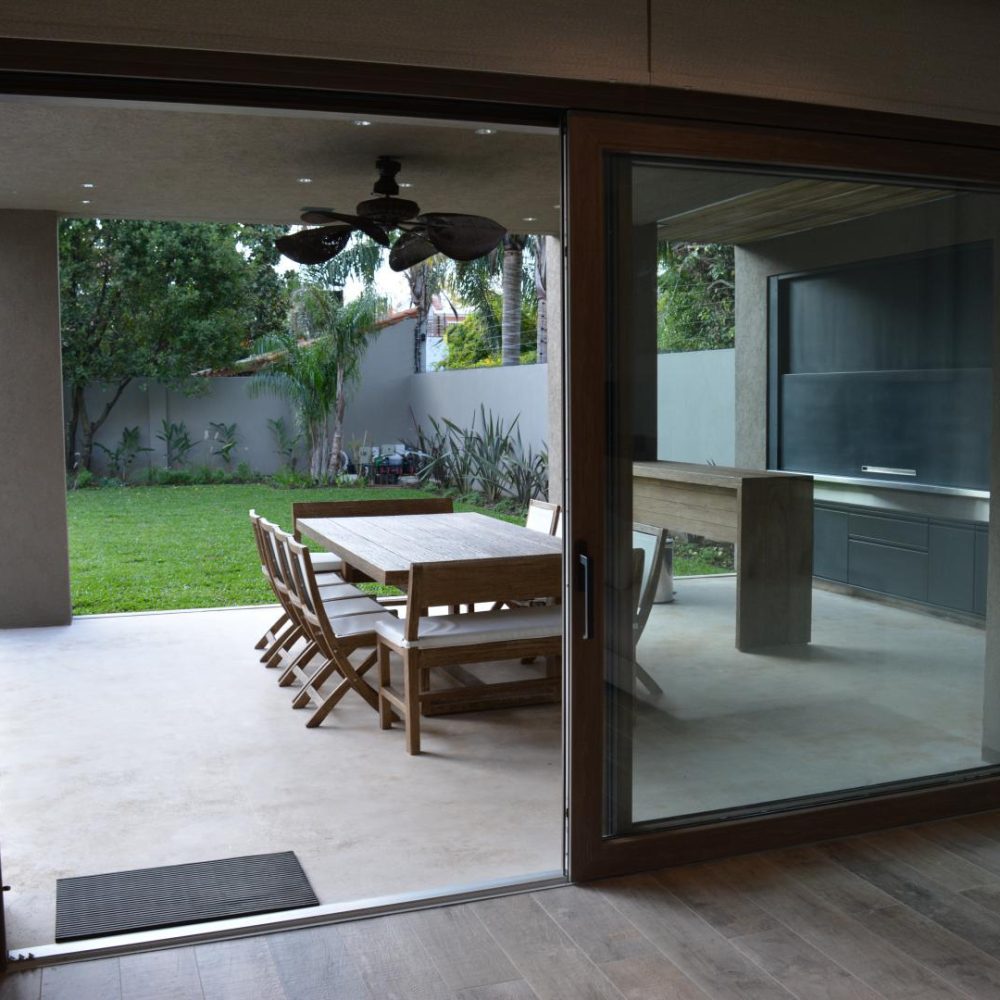 Obras Particulares 44 Abertura de PVC textura Grey Oak Obertura