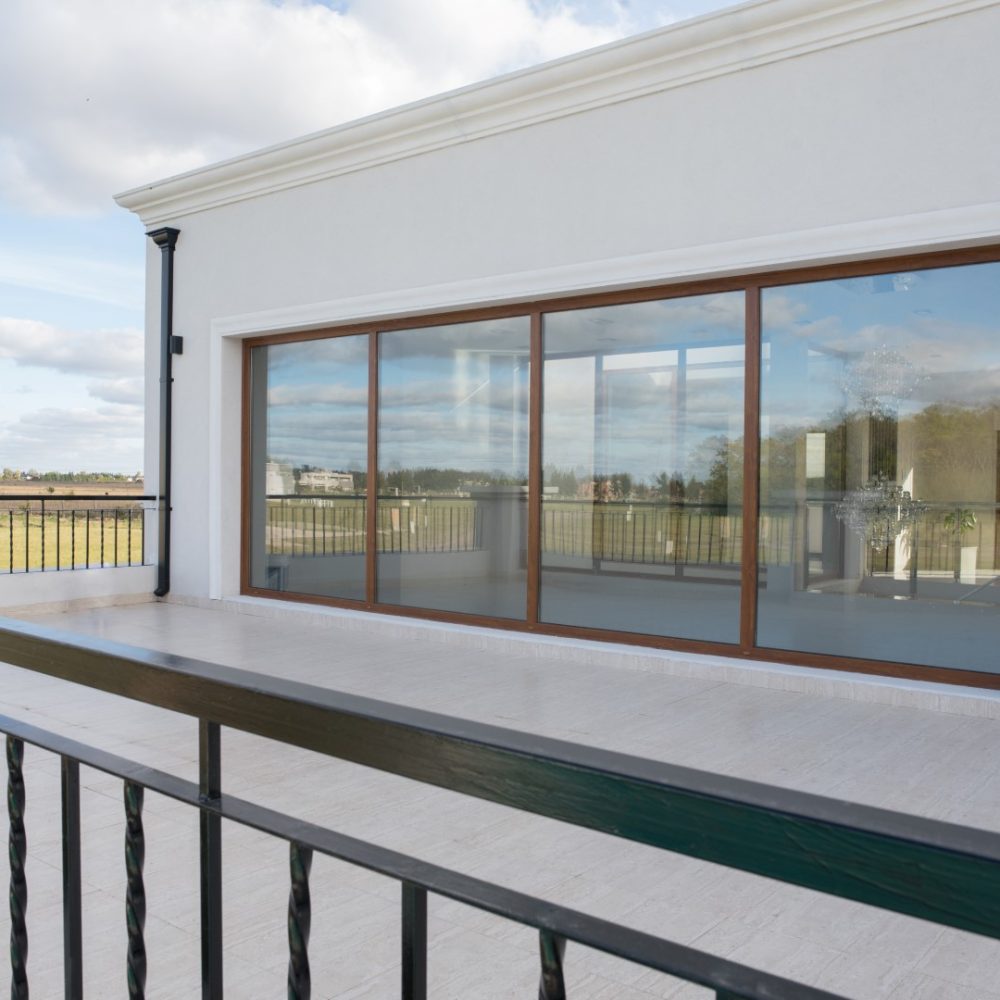 Obras Particulares 89 Abertura de PVC textura Golden Oak premium